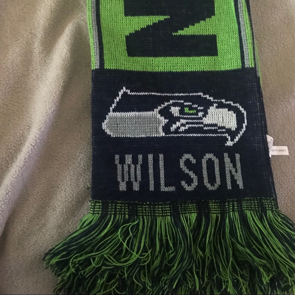 Seahawks Russel Wilson scarf